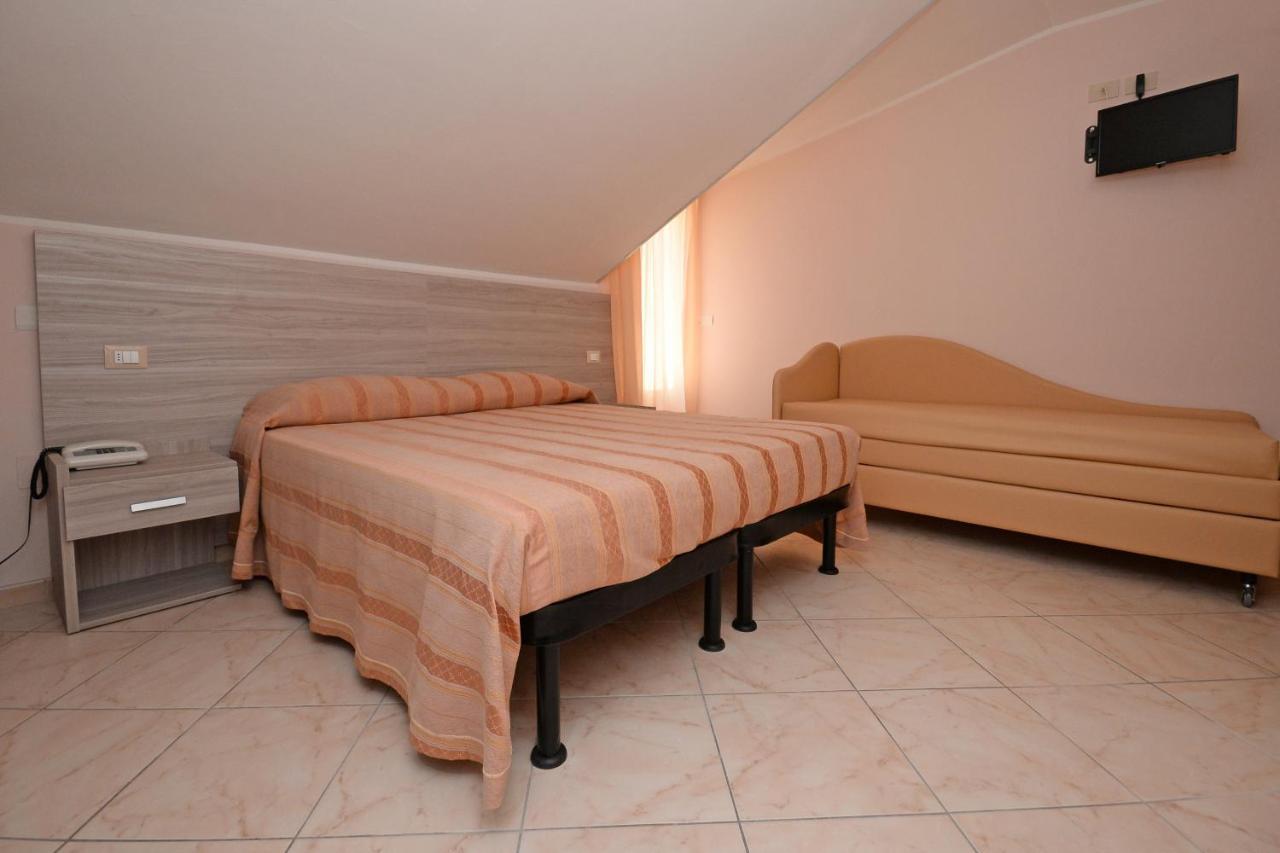 تْشيزيناتيكو Hotel Concorde المظهر الخارجي الصورة